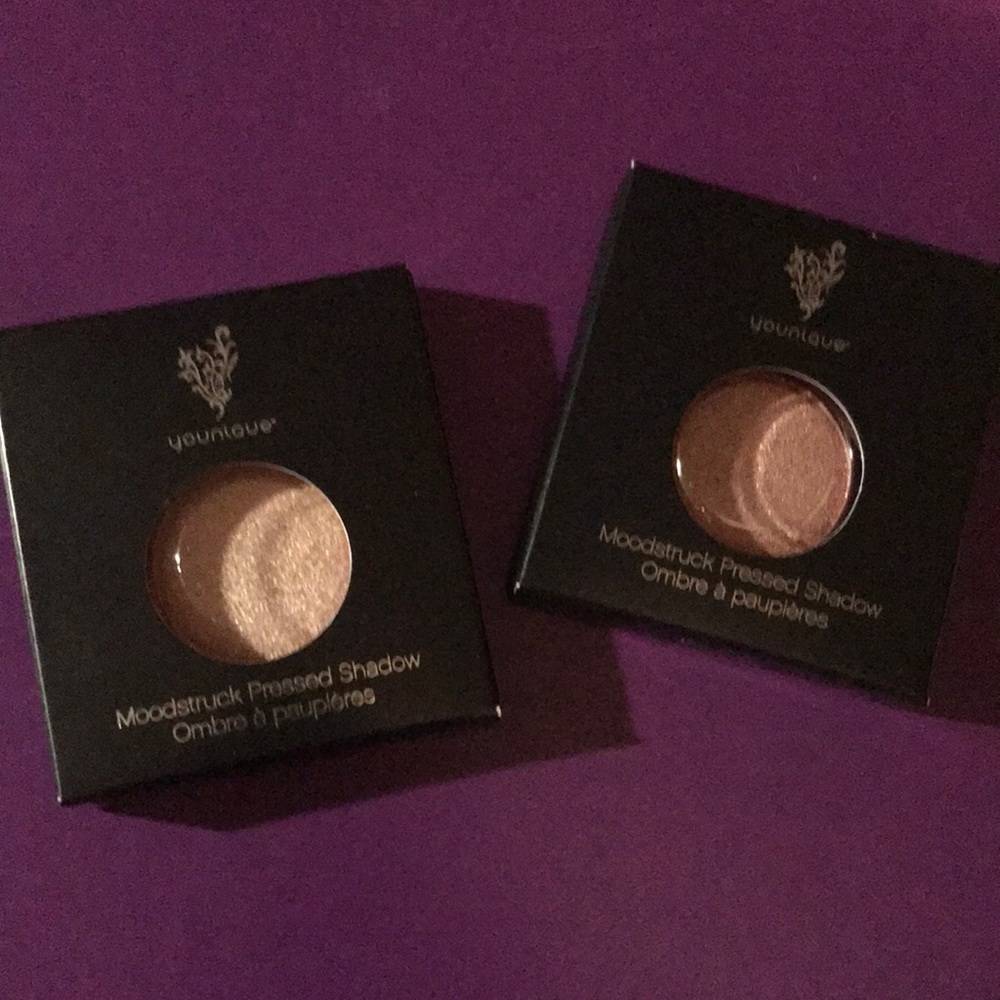 Younique Moodstruck Pressed shadow.